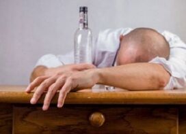 codziennie pije alkohol